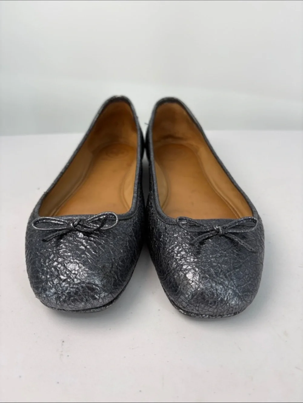 🥡 Tory Burch crinkle leather Charcoal Metallic Ballet Flats with Bow Accent